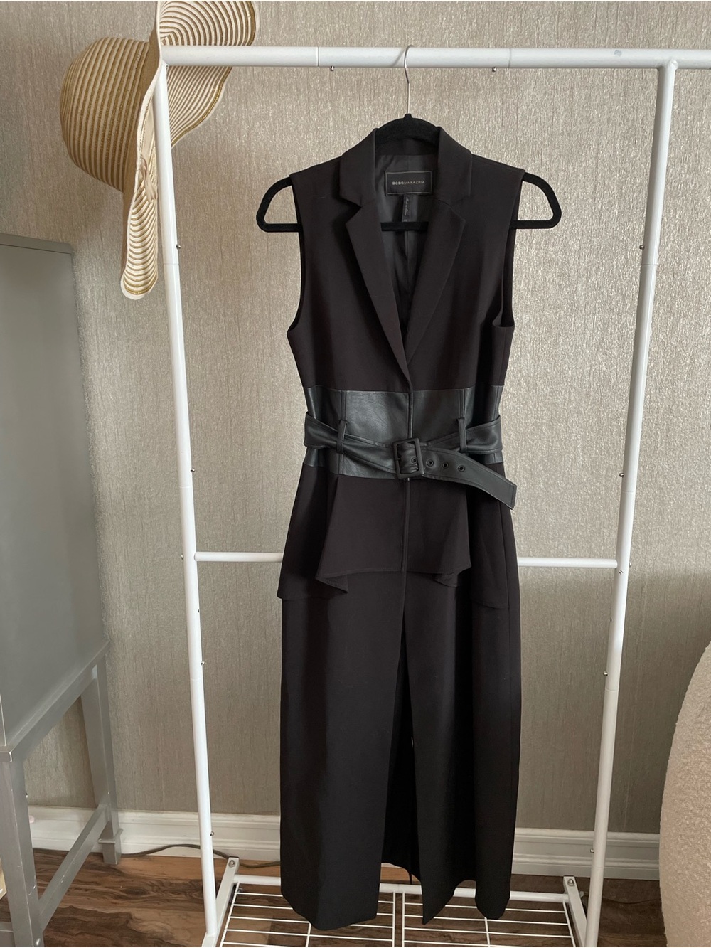 BCBGMAXAZRIA Sleeveless Black Tailored Leather Trench with Belt | Med-like fit
